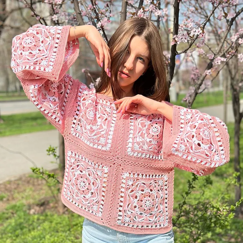 🌼 Daisy Granny Square Sweater Pattern